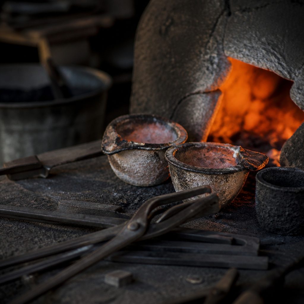 The narrow forging window : Crucible steel, wootz and the watered pattern